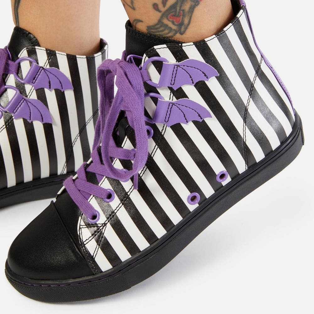Dolls Kill Strange Cvlt Ankle Boots 7 w/ bat wings